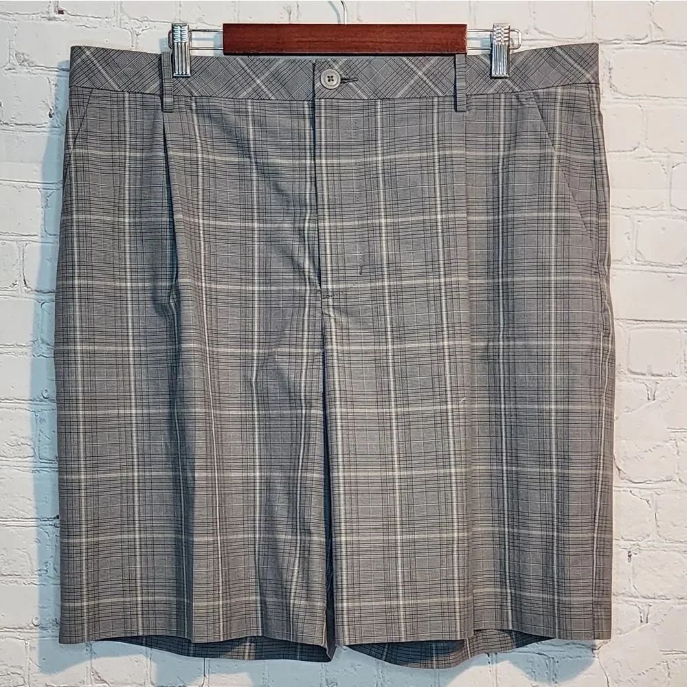 Men's Ashworth flat front shorts, size 38